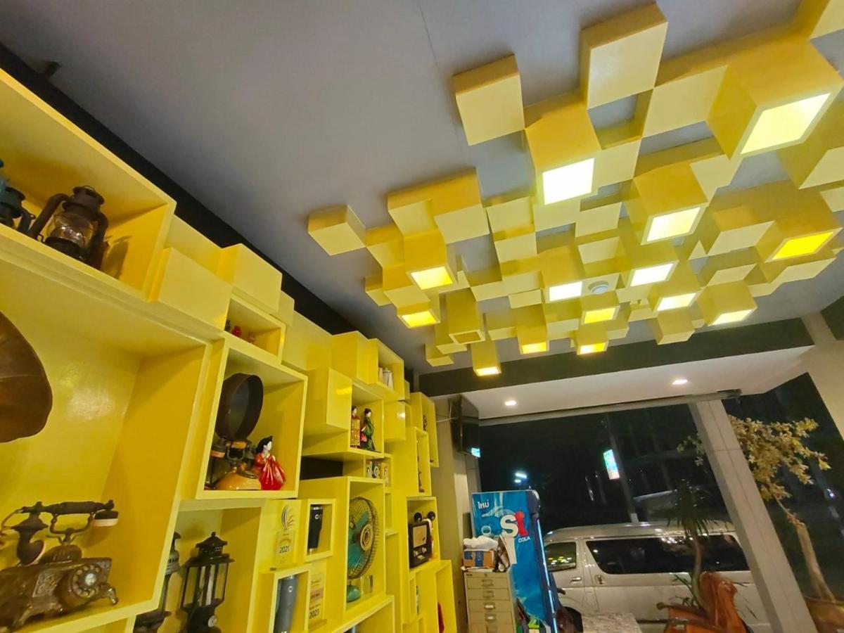 Qoo Hotel Бурирам Екстериор снимка