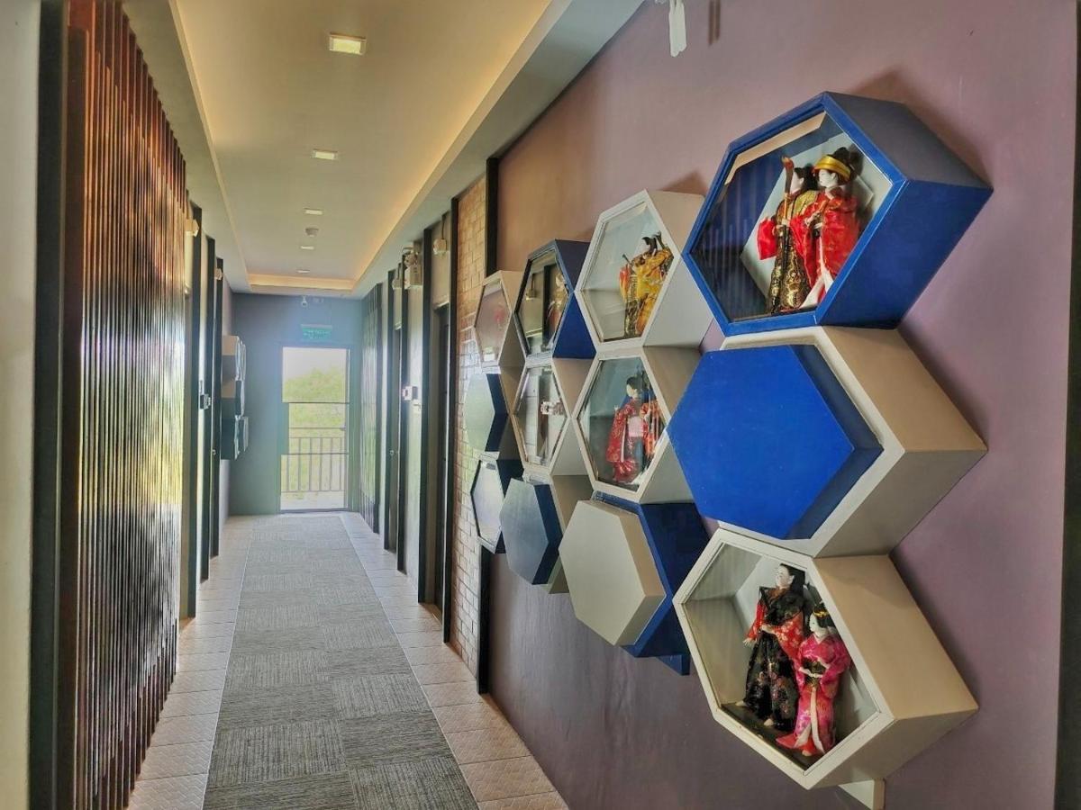 Qoo Hotel Бурирам Екстериор снимка