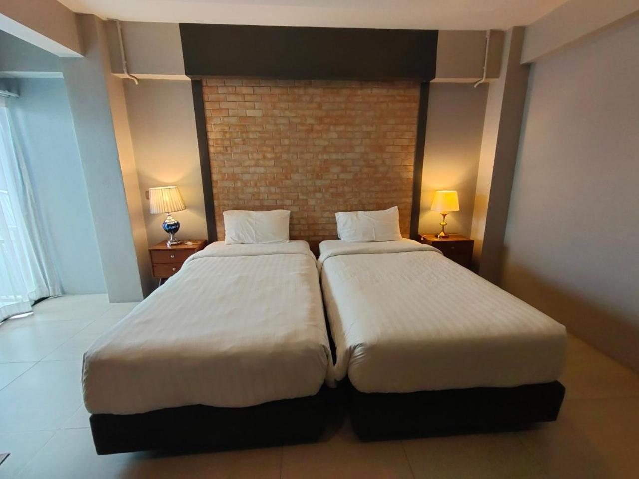 Qoo Hotel Бурирам Екстериор снимка