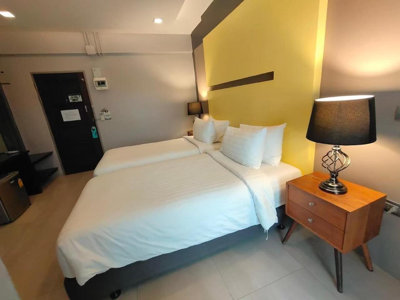 Qoo Hotel Бурирам Екстериор снимка