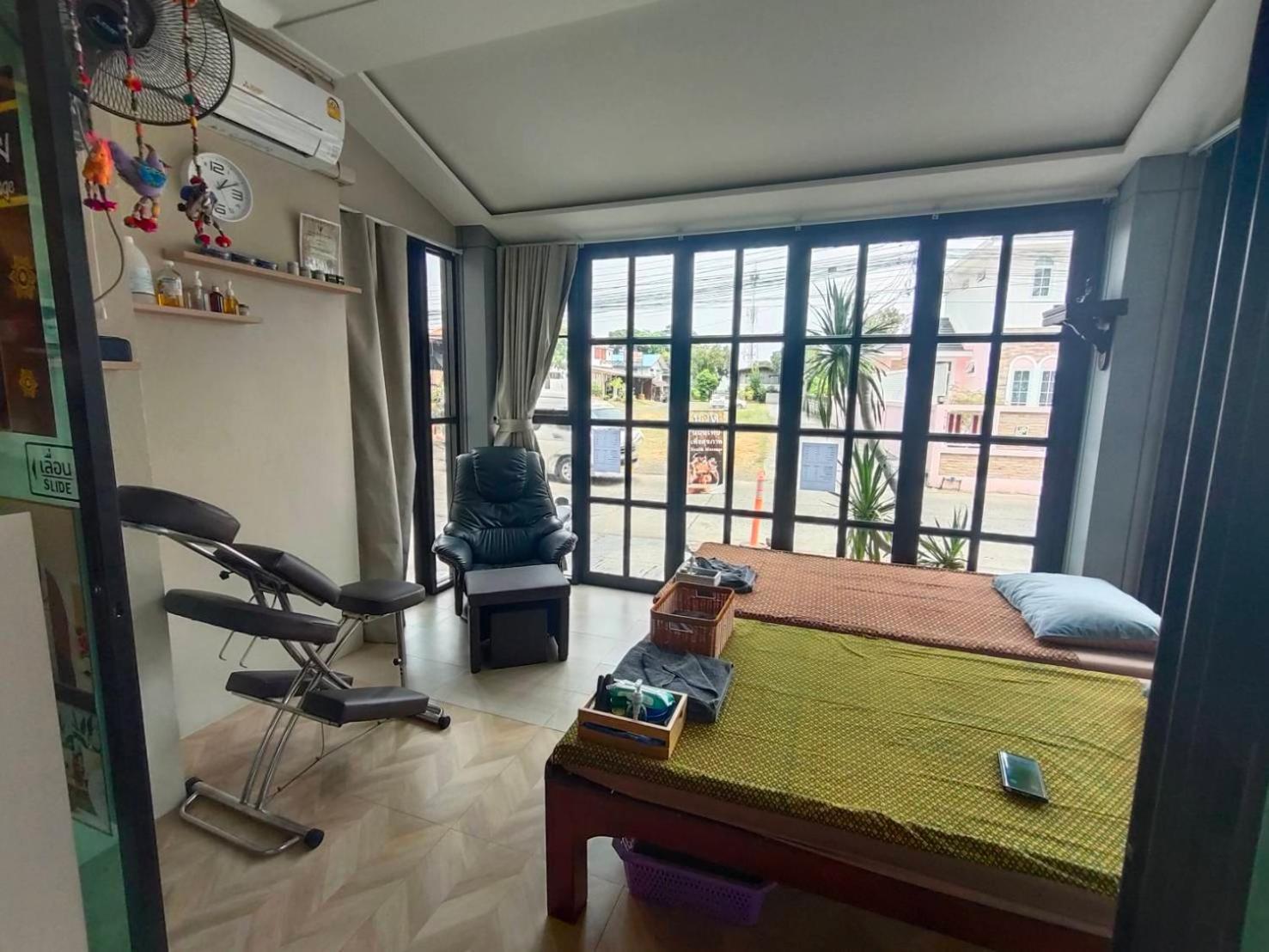 Qoo Hotel Бурирам Екстериор снимка