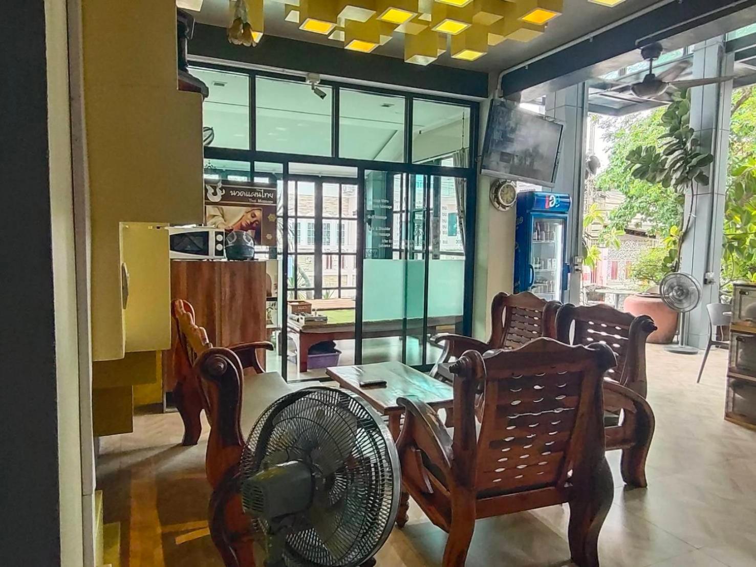 Qoo Hotel Бурирам Екстериор снимка